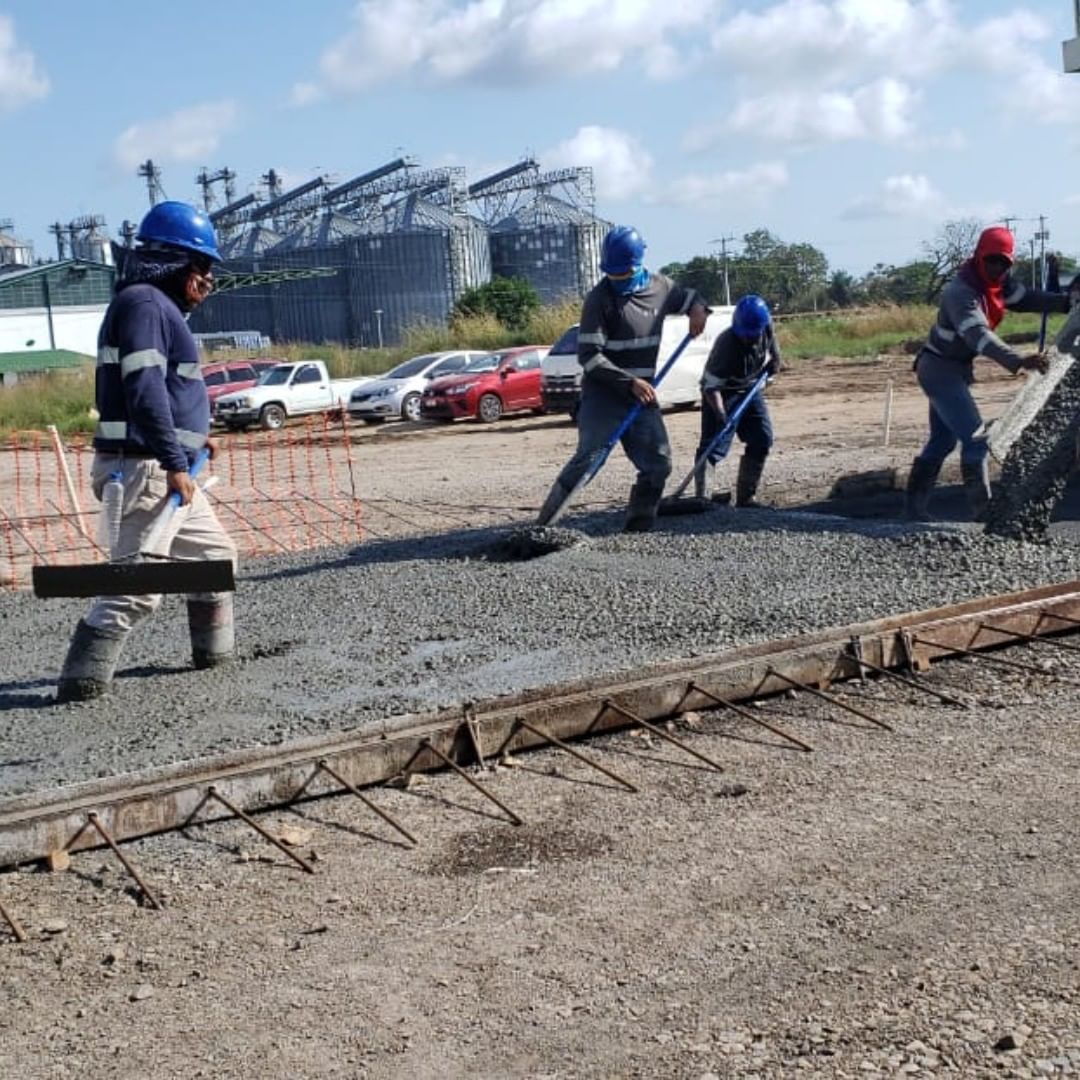 Vaciado de concreto para pavimento externo